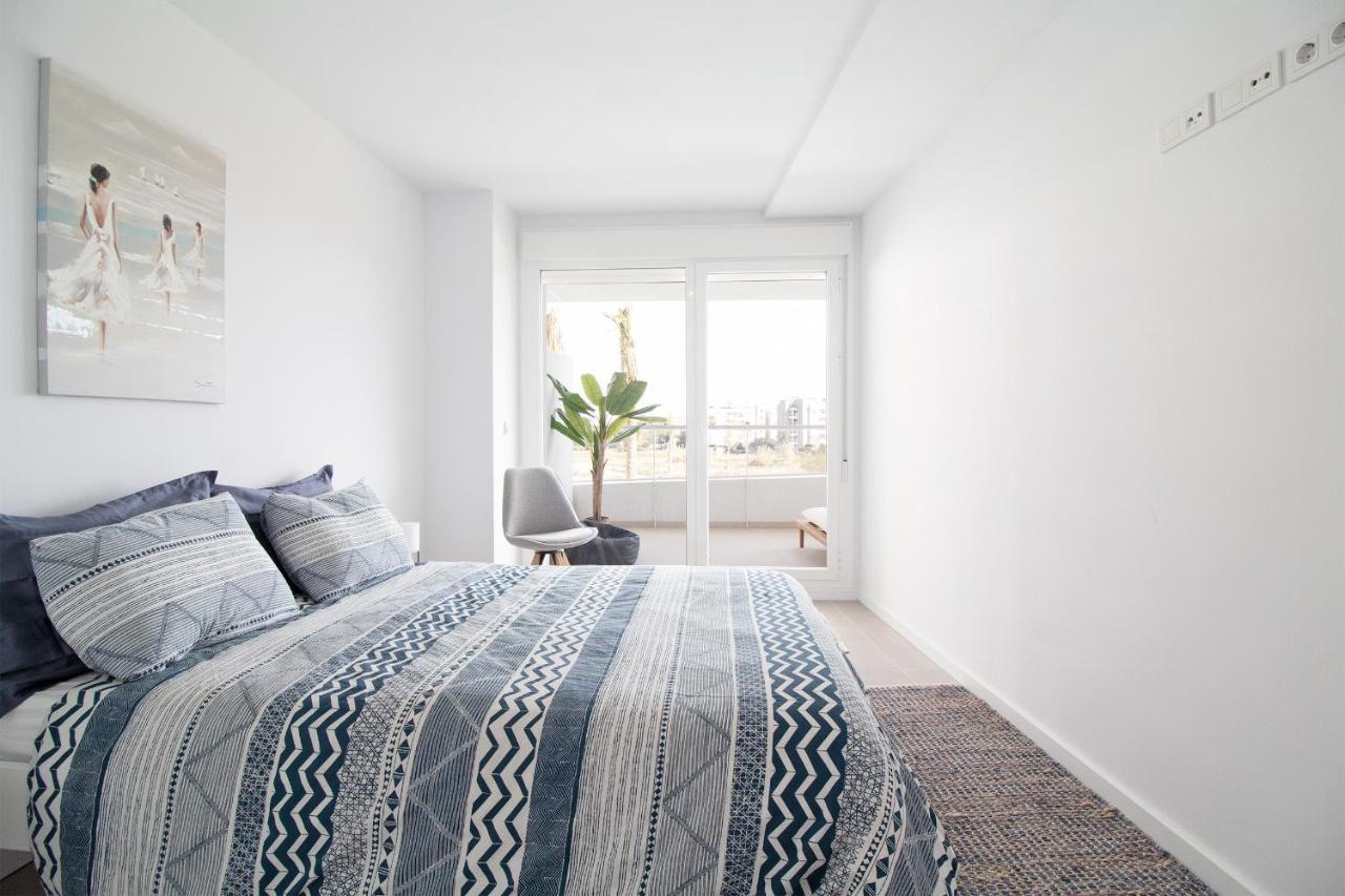 Global Properties, Apartamento Con Terraza Y Vistas A La Piscina En Gran Canet Canet d'En Berenguer Luaran gambar